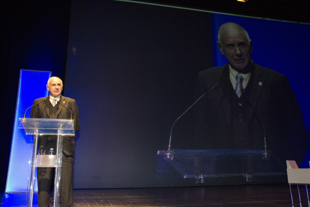 JUAN BAUTISTA UBARRETXENA DANDO SU DISCURSO 